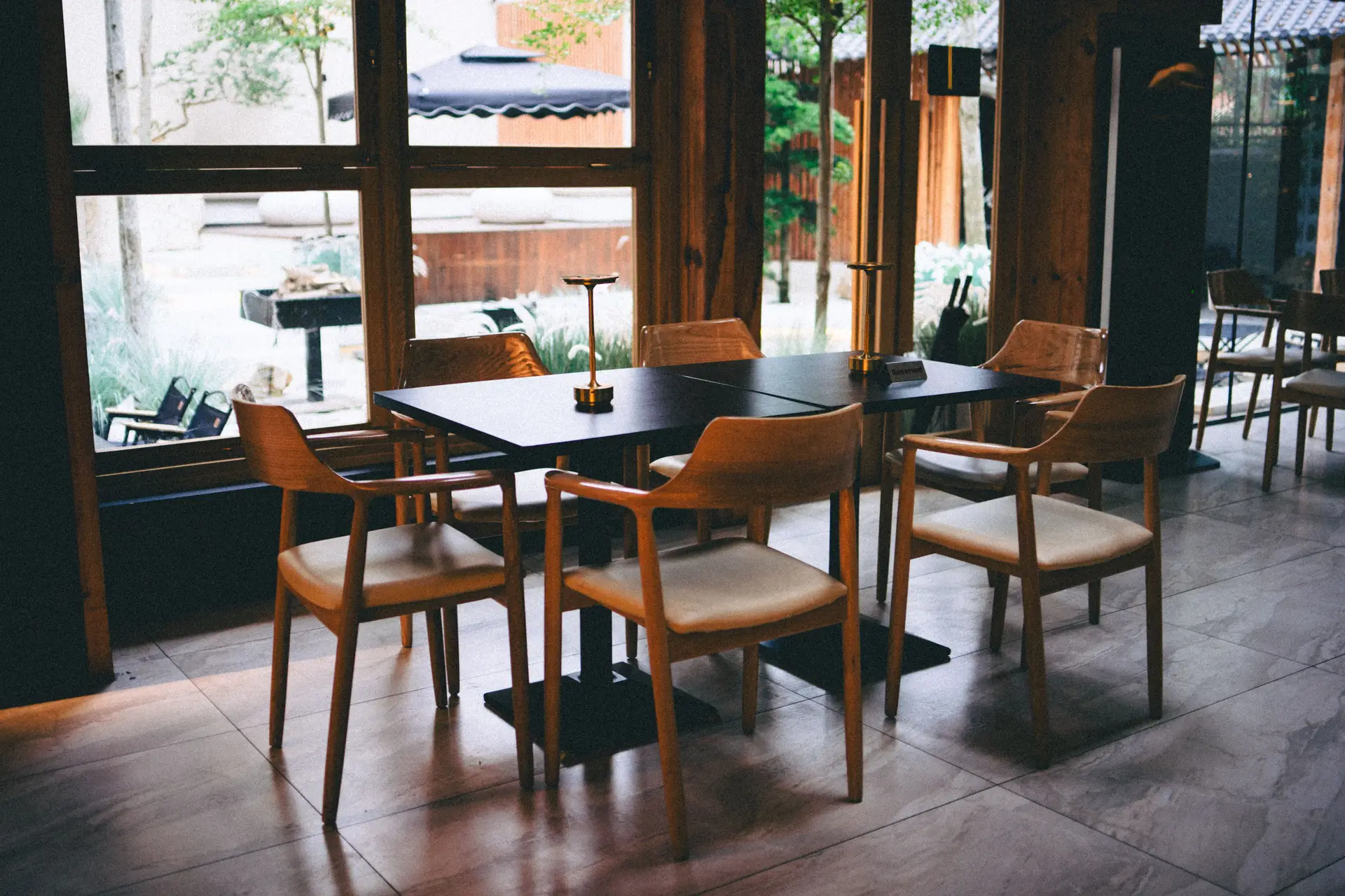 Minimalist dining